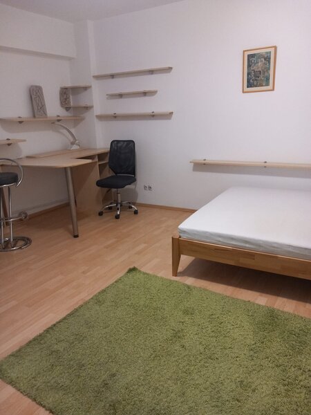 Decebal, Calea Calarasi, Muncii, metrou 3 minute.